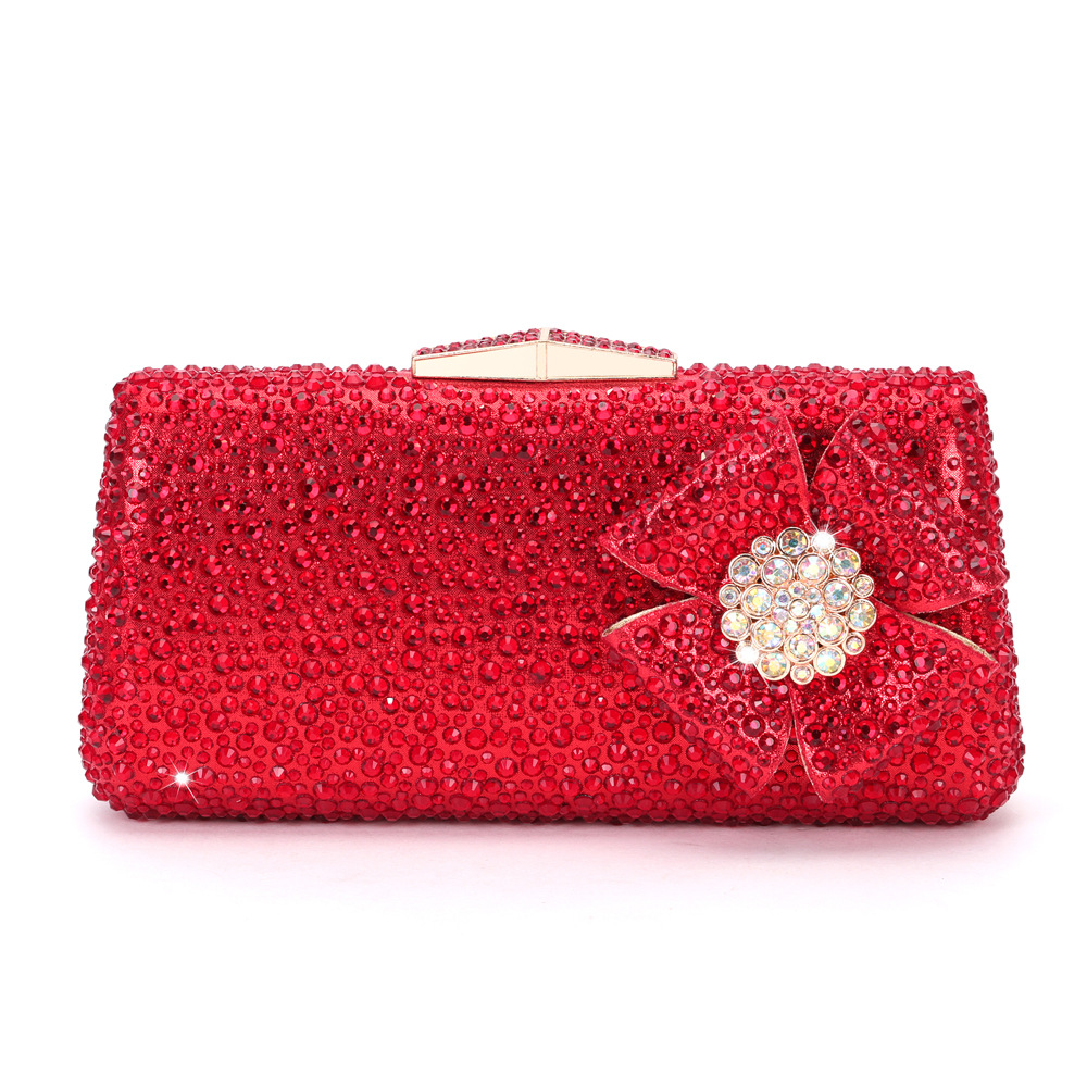 Interior Design Ai - Bolso de cena con diamantes de